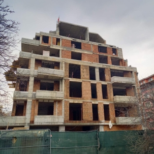 Започва монтажа на дограма на новострояща се кооперация в гр. София